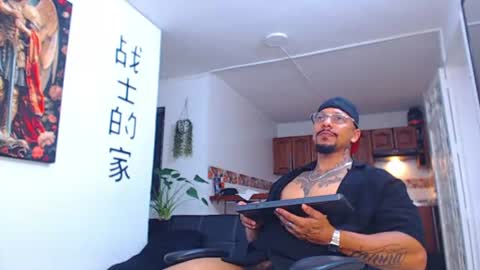 Snapshot of wesleyrogger chatting on July 2, 10:27 pm Wesley Rogger online show from July 2, 10:27 pm