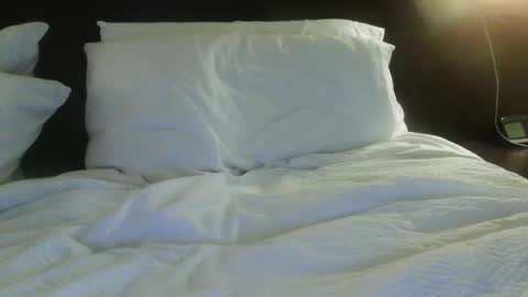 Snapshot of weston22w chatting on October 13, 12:54 am College Curious online show from October 13, 12:54 am