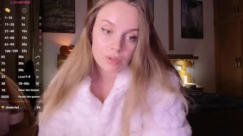 Lana online show from October 21, 7:25 pm