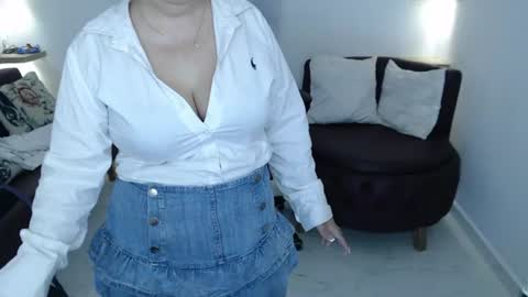 Snapshot of wet_liss chatting on July 4, 10:38 pm Diva online show from July 4, 10:38 pm