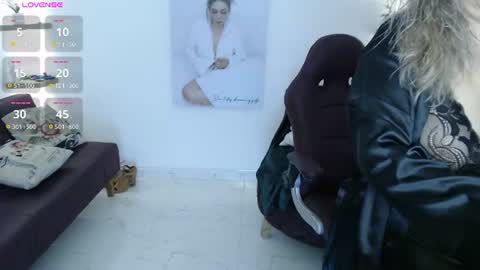 Snapshot of wet_liss chatting on July 12, 3:58 pm Diva online show from July 12, 3:58 pm