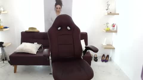 Snapshot of wet_liss chatting on August 6, 9:49 pm Diva online show from August 6, 9:49 pm