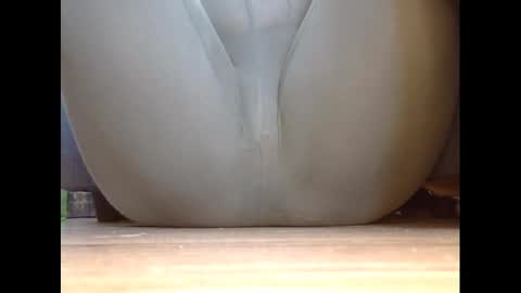 Snapshot of wet_pants2022 chatting on February 2, 2:13 pm wet_pants2022 online show from February 2, 2:13 pm