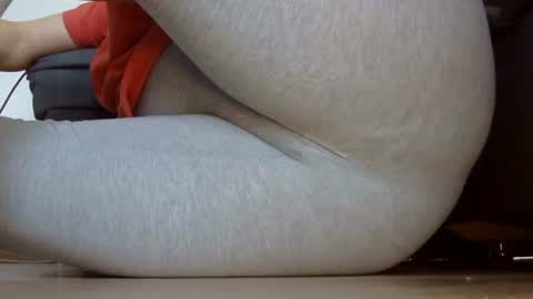 Snapshot of wet_pants2022 chatting on November 19, 1:44 pm wet_pants2022 online show from November 19, 1:44 pm