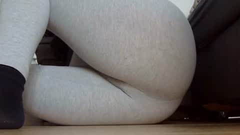 Snapshot of wet_pants2022 chatting on November 27, 1:13 pm wet_pants2022 online show from November 27, 1:13 pm