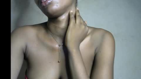 Snapshot of wet_pussy200 chatting on January 9, 7:59 pm Bella online show from January 9, 7:59 pm