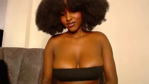 Snapshot of wet_wife_material chatting on February 6, 12:05 pm Macey online show from February 6, 12:05 pm