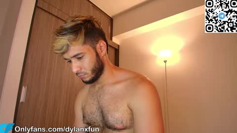 Snapshot of wetbubble chatting on September 22, 10:23 pm Mia and Dylan online show from September 22, 10:23 pm