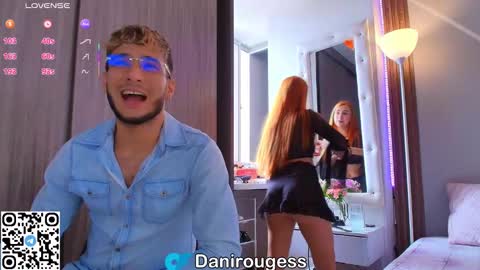 Snapshot of wetbubble chatting on October 20, 6:52 pm Mia and Dylan online show from October 20, 6:52 pm