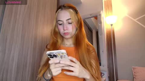 Snapshot of wetbubble chatting on November 9, 4:11 am Mia and Dylan online show from November 9, 4:11 am