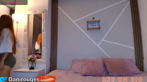 Snapshot of wetbubble chatting on November 12, 11:47 pm Mia and Dylan online show from November 12, 11:47 pm