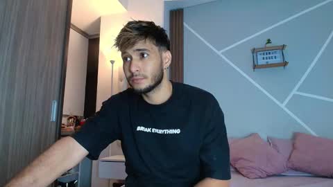 Snapshot of wetbubble chatting on November 22, 1:15 am Mia and Dylan online show from November 22, 1:15 am