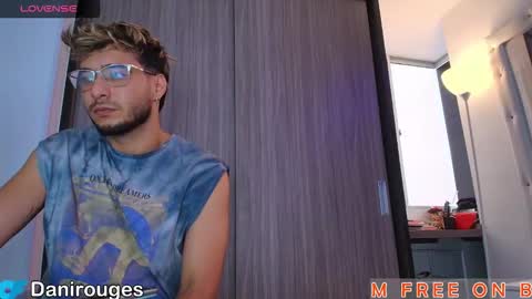 Snapshot of wetbubble chatting on November 29, 9:07 pm Mia and Dylan online show from November 29, 9:07 pm