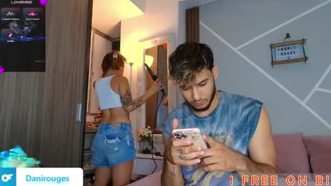 Snapshot of wetbubble chatting on December 5, 1:14 am Mia and Dylan online show from December 5, 1:14 am