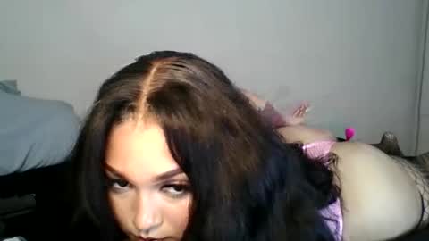 Snapshot of wetcreamerr chatting on June 26, 1:43 am SheSquirts online show from June 26, 1:43 am