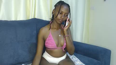 Snapshot of wetfreakym chatting on April 21, 6:23 pm Bella online show from April 21, 6:23 pm
