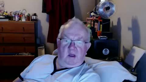 Snapshot of wetroller chatting on May 29, 11:30 am Wetroller online show from May 29, 11:30 am