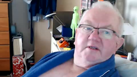 Snapshot of wetroller chatting on June 23, 4:43 am Wetroller online show from June 23, 4:43 am