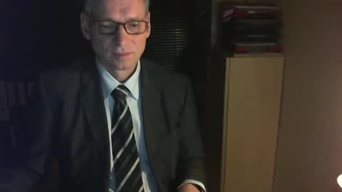 Snapshot of wetsuitedman chatting on February 8, 5:51 am Franz online show from February 8, 5:51 am