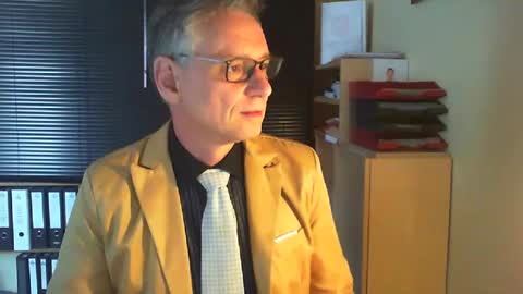 Snapshot of wetsuitedman chatting on February 19, 2:44 pm Franz online show from February 19, 2:44 pm