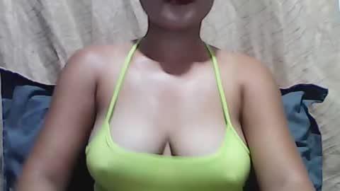 wettyhottie69 online show from May 11, 2:39 am