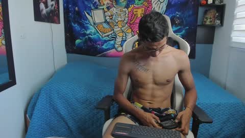 Snapshot of wexx_ chatting on January 22, 9:54 pm wex online show from January 22, 9:54 pm