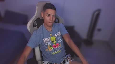 Snapshot of wexx_ chatting on October 16, 4:57 am wex online show from October 16, 4:57 am