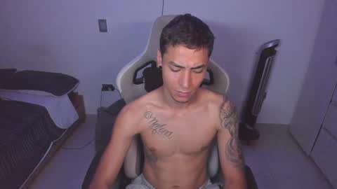 Snapshot of wexx_ chatting on November 12, 5:19 am wex online show from November 12, 5:19 am