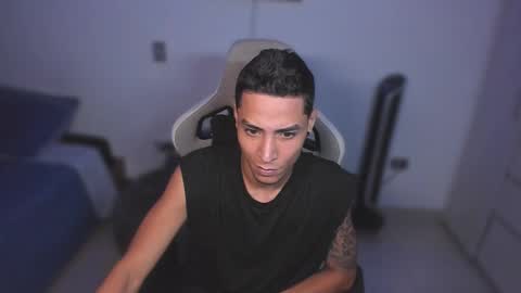 Snapshot of wexx_ chatting on January 8, 4:37 am wex online show from January 8, 4:37 am