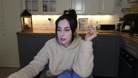 Snapshot of whats_her_name chatting on January 11, 9:57 am Victoria Maria online show from January 11, 9:57 am