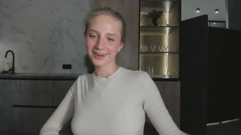 Snapshot of whi_te0 chatting on October 29, 8:38 am Alexa online show from October 29, 8:38 am