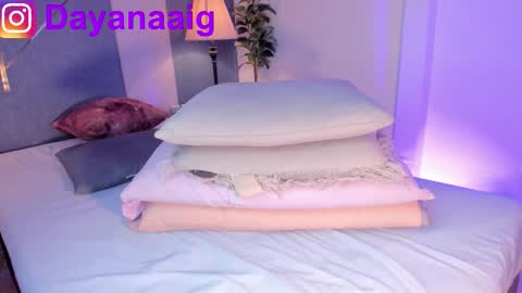 Snapshot of whiite_snow_ chatting on February 11, 12:26 am Sara online show from February 11, 12:26 am