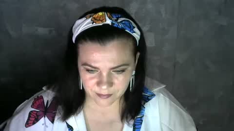 Snapshot of white__queen_ chatting on July 2, 6:19 am white__queen_ online show from July 2, 6:19 am