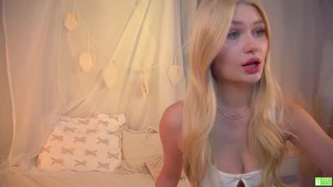 Snapshot of white_godness chatting on February 16, 2:43 pm Chloe NEXT STREAM - 1 december online show from February 16, 2:43 pm