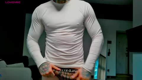 Snapshot of white_king999 chatting on May 29, 2:20 am Max online show from May 29, 2:20 am