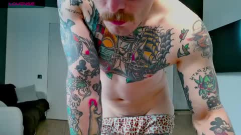 Snapshot of white_king999 chatting on June 4, 12:33 pm Max online show from June 4, 12:33 pm