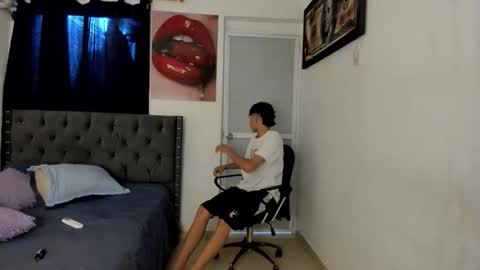 white online show from April 18, 7:58 pm