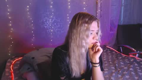 Snapshot of white_truffle chatting on March 1, 1:13 pm Melania and Mikey online show from March 1, 1:13 pm