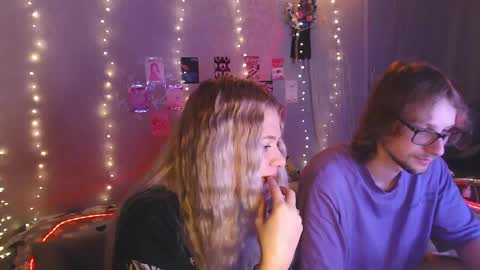 Snapshot of white_truffle chatting on April 14, 3:07 pm Melania and Mikey online show from April 14, 3:07 pm