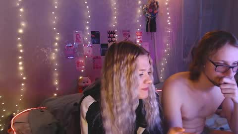 Snapshot of white_truffle chatting on April 15, 2:57 pm Melania and Mikey online show from April 15, 2:57 pm