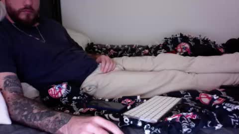 whitebubblebutt44 online show from February 9, 4:44 pm