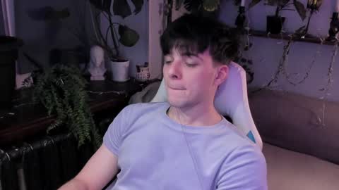 Gus online show from December 5, 9:17 pm