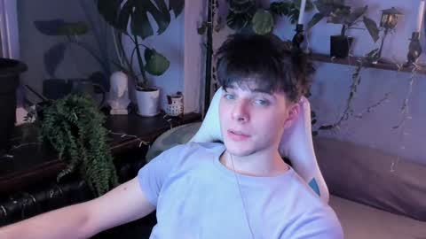 Gus online show from December 7, 9:00 pm