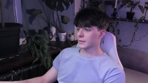 Gus online show from December 9, 3:33 pm