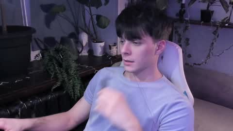 Gus online show from December 9, 6:35 pm