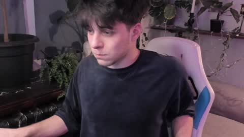 Gus online show from December 13, 6:16 pm