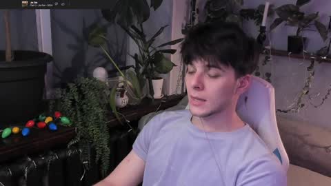 Gus online show from December 21, 6:34 pm