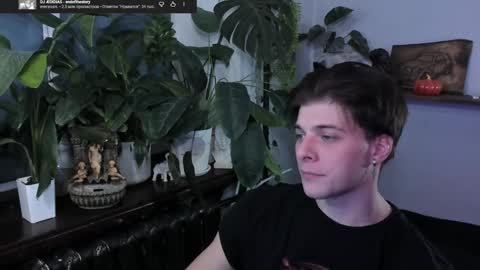 Gus online show from November 18, 7:18 pm