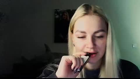 whitehex666 online show from December 3, 4:49 pm