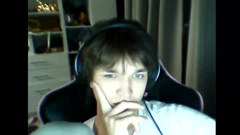 whitekingg online show from December 16, 6:24 pm